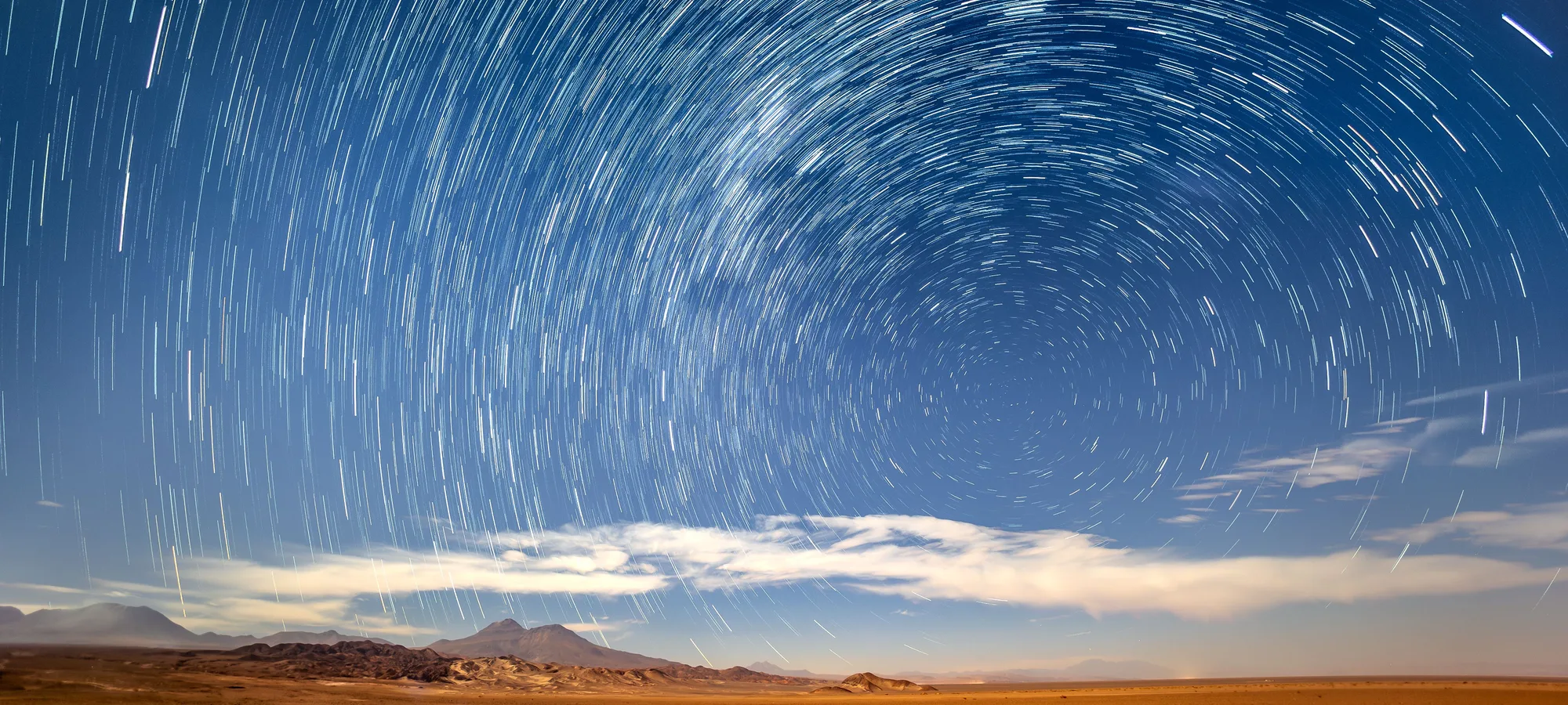 Cielo nocturno sobre el desierto de Atacama